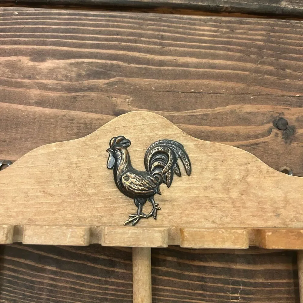 Rustic Wooden Spoon Display Rack with Metal Rooster – Wall Mounted Kitchen Decor